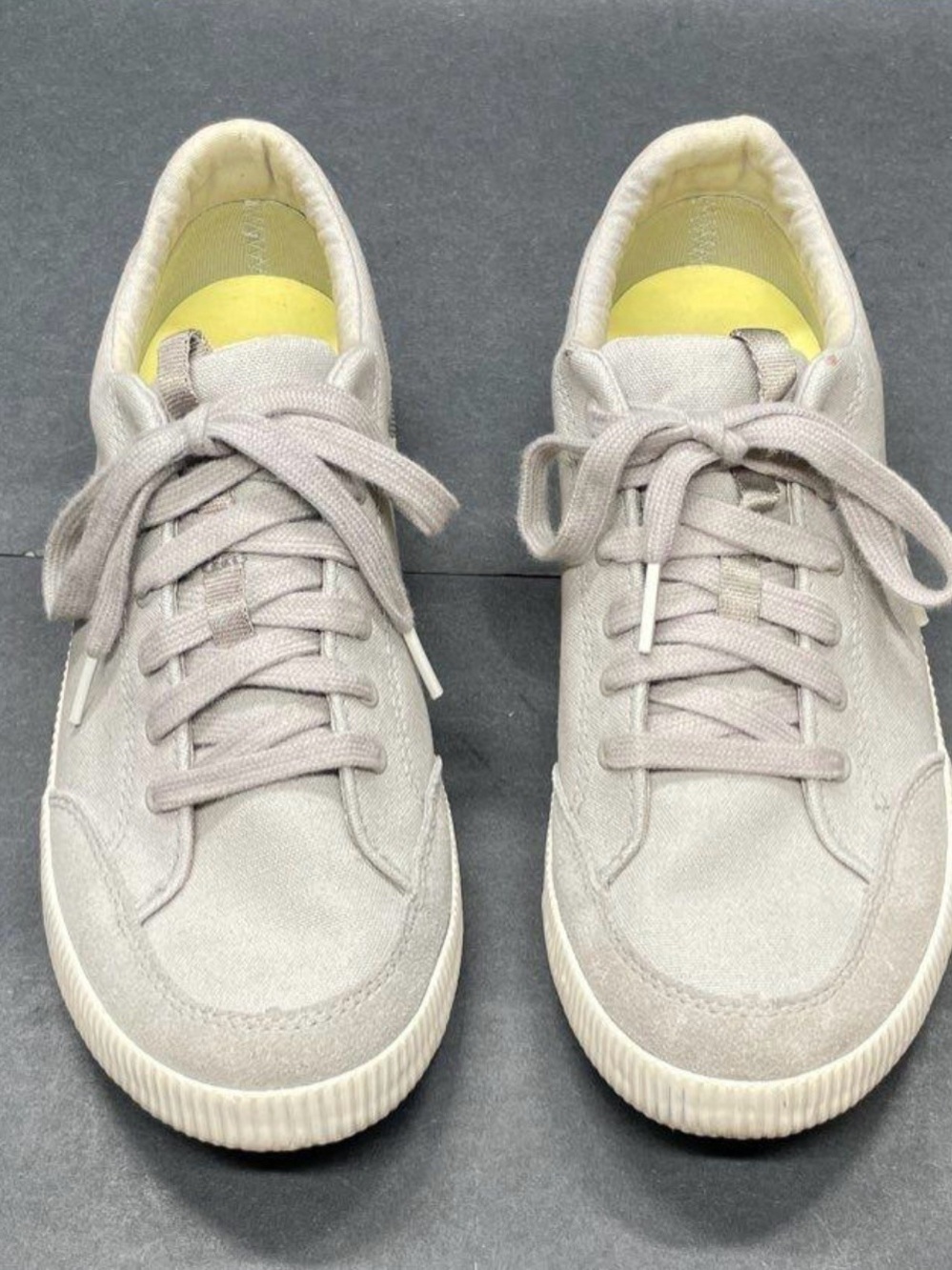Sorel Light Gray Women's Shoe Label with Yellow Insole